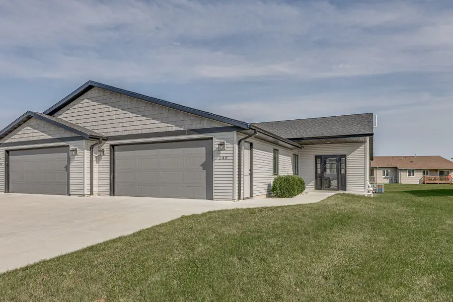140 Sunrise Ct, Cedar Grove, WI 53013 - Image #2