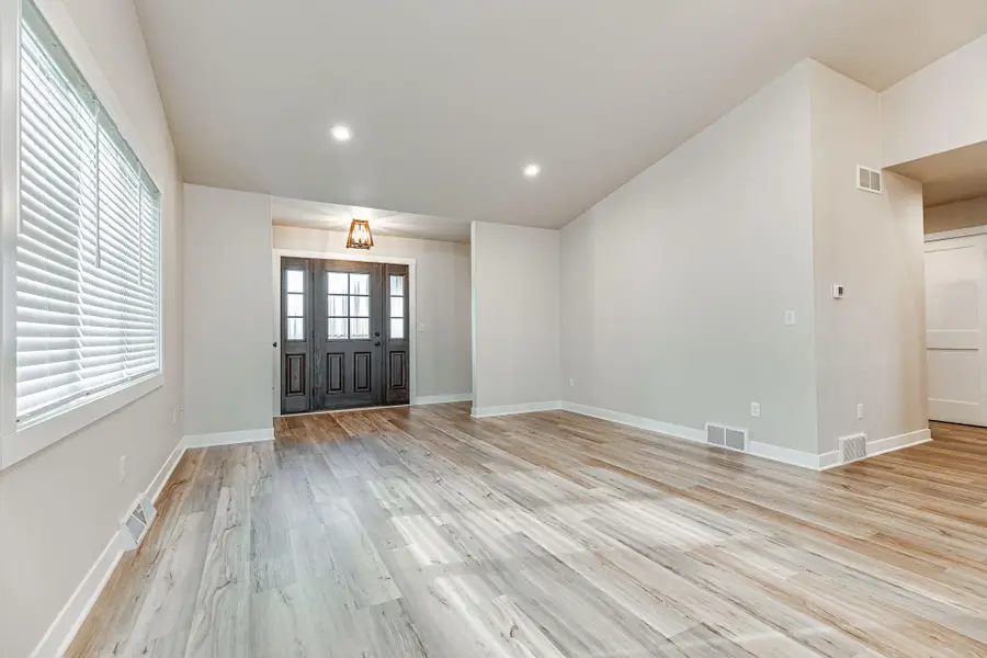 140 Sunrise Ct, Cedar Grove, WI 53013 - Image #3