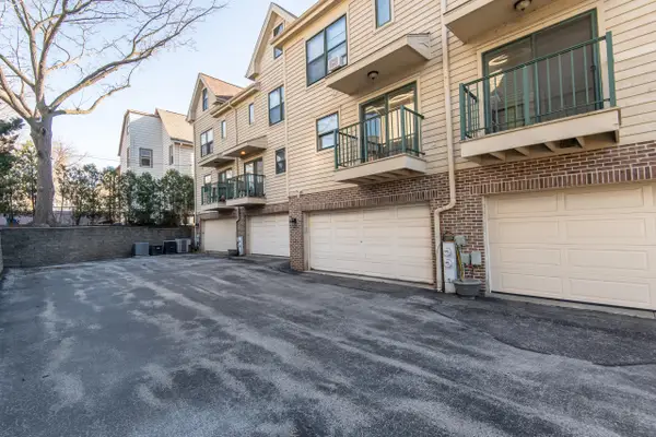 902 E Brady St, Milwaukee, WI 53202