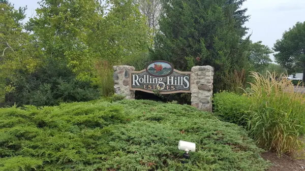 2055 Lower Ridge Rd, Port Washington, WI 53074