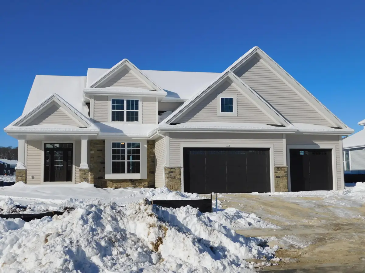 221 Candleberry Ln, Grafton, WI 53024 - #1