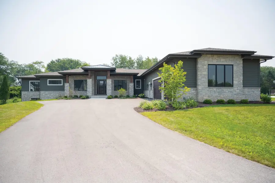 3501 W Torrey Dr, Mequon, WI 53092 - Image #2