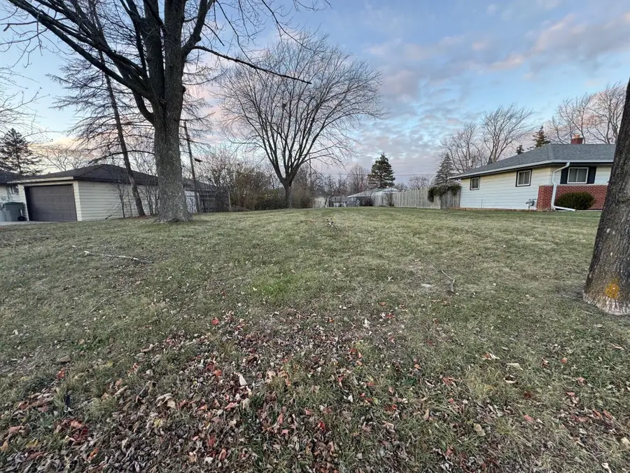 8272 W Daphne St, Milwaukee, WI 53223 - Image #3