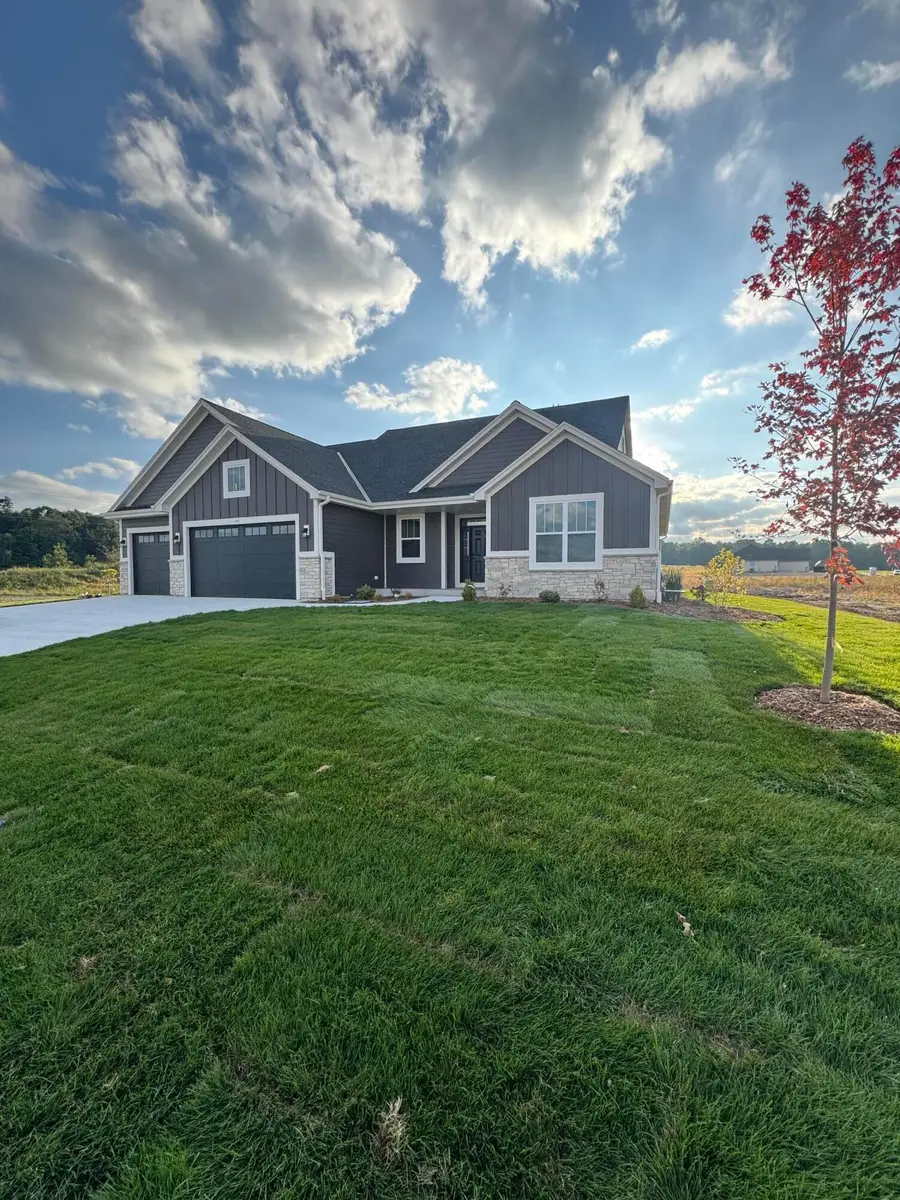 497 Limestone Ln, Slinger, WI 53086 - Image #2