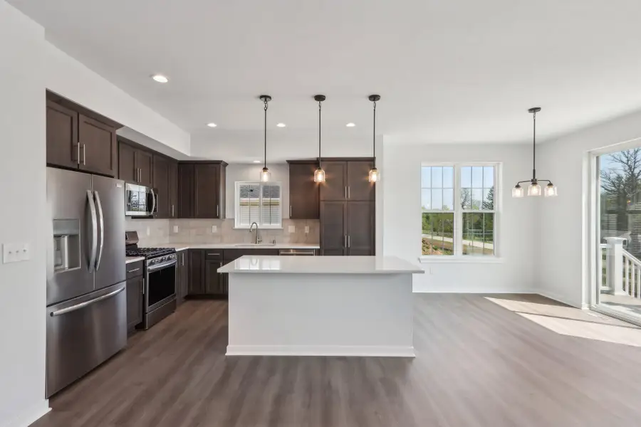 N174W20590 Laurel Springs Cir, Jackson, WI 53037 - Image #2