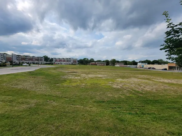 W171S7452 Lannon Dr, Muskego, WI 53150