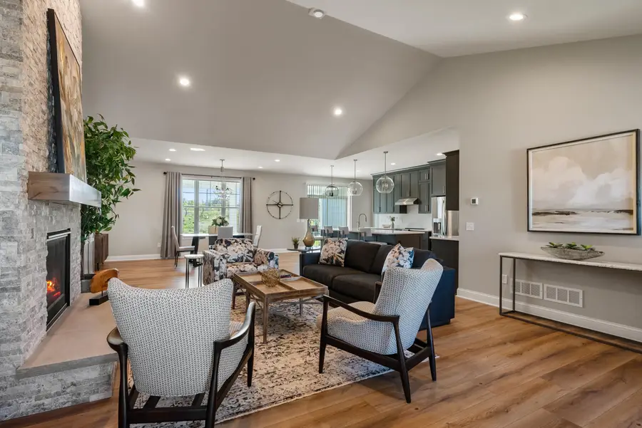 1749 N River Cir, River Hills, WI 53217 - Image #2