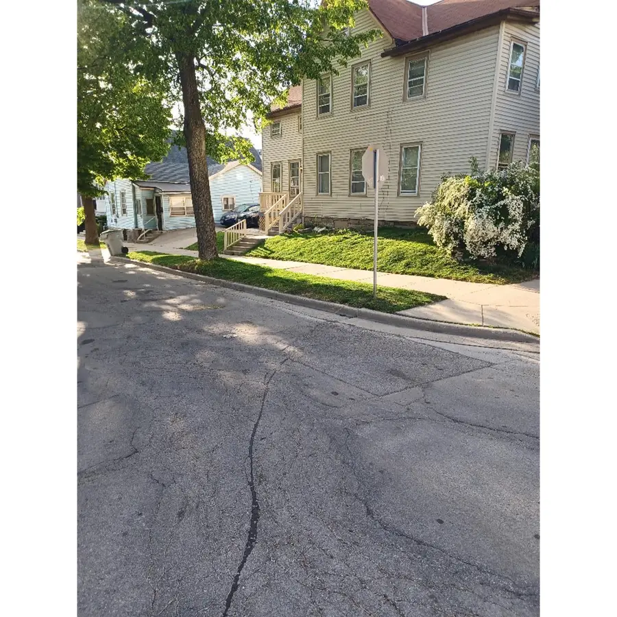 1753 N Marshall St, Milwaukee, WI 53202 - Image #2