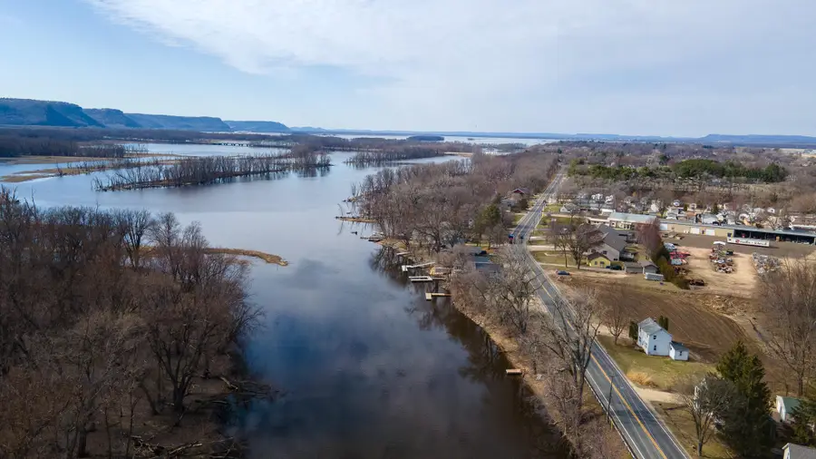 1626 Lakeshore Dr, French Island, WI 54603 - Image #2