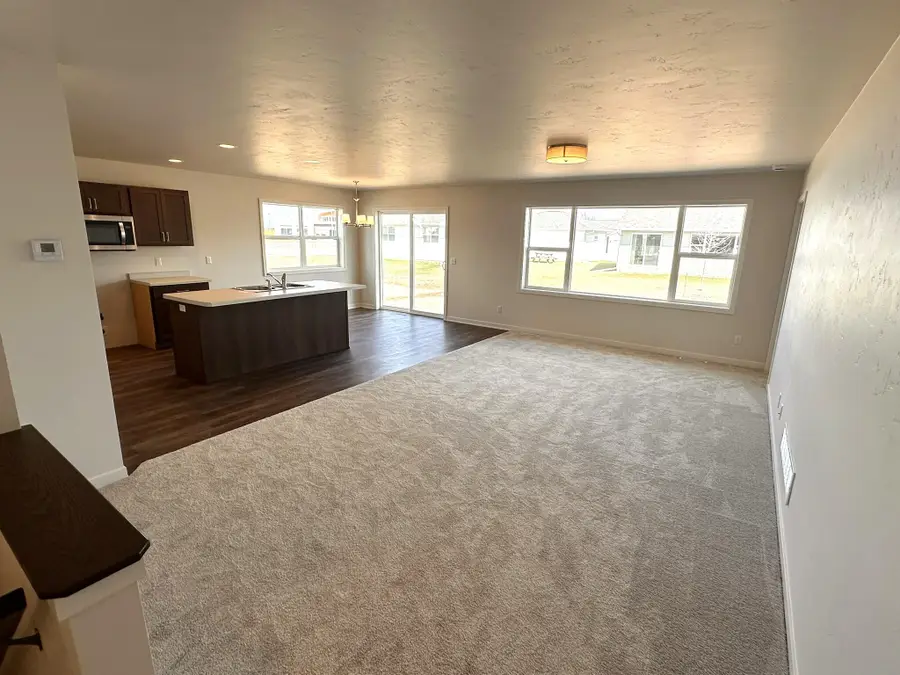 1041 Mcnish Ct, Sheboygan Falls, WI 53085 - Image #2