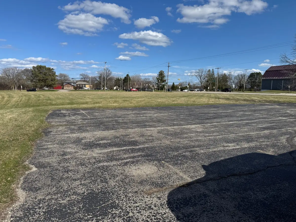 7626 W Donges Bay Rd, Mequon, WI 53097 - Image #1