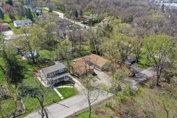 509 Sunset Rd, Twin Lakes, WI 53181