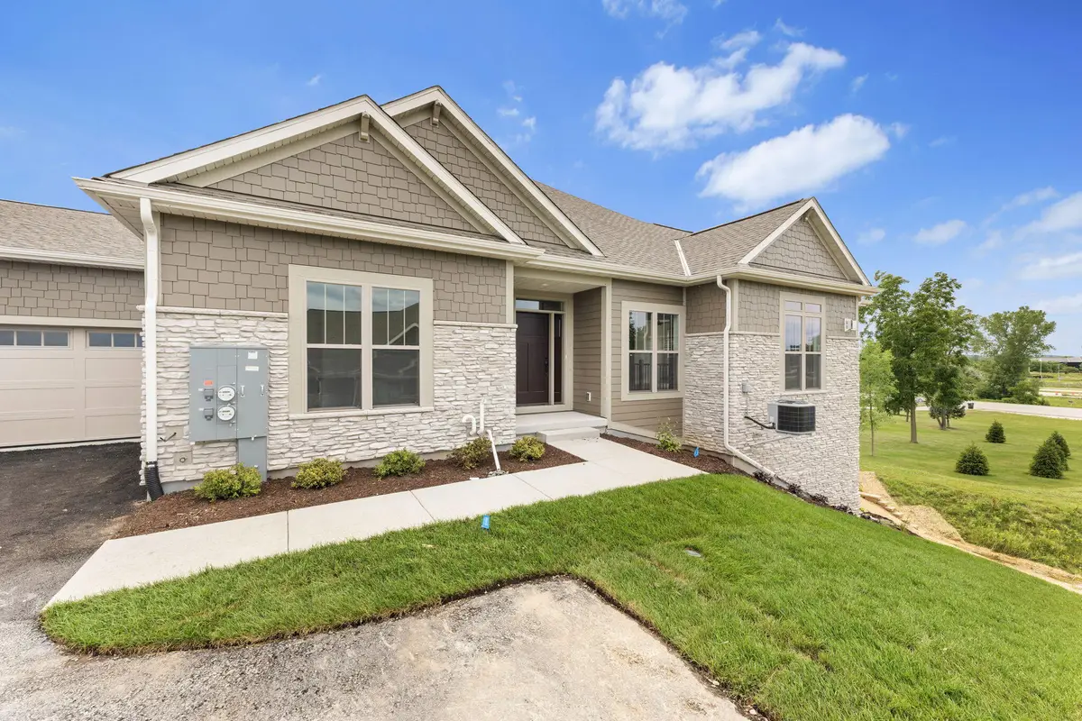 N28W25285 Madeline Blvd, Pewaukee, WI 53072 - Image #1