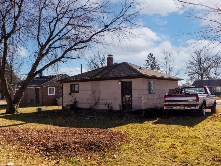 6012 W Carmen Ave, Milwaukee, WI 53218 - Image #3