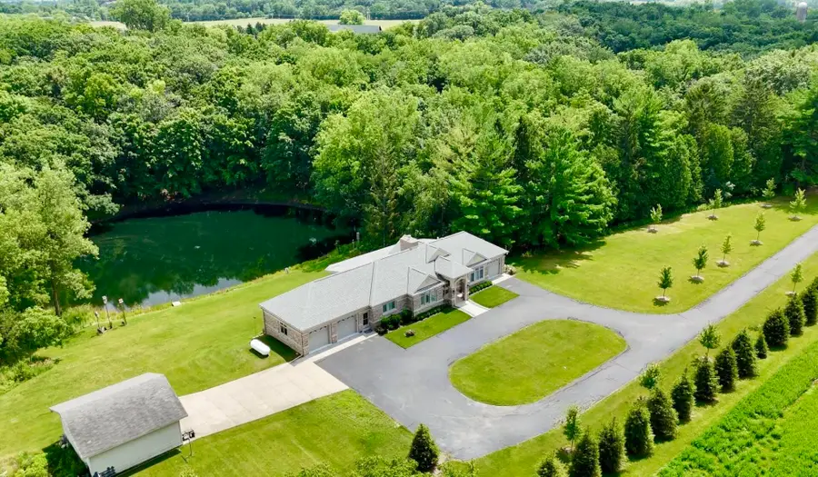 29120 Ketterhagen Rd, Burlington, WI 53105 - Image #2