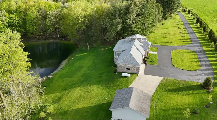 29120 Ketterhagen Rd, Burlington, WI 53105 - Image #3