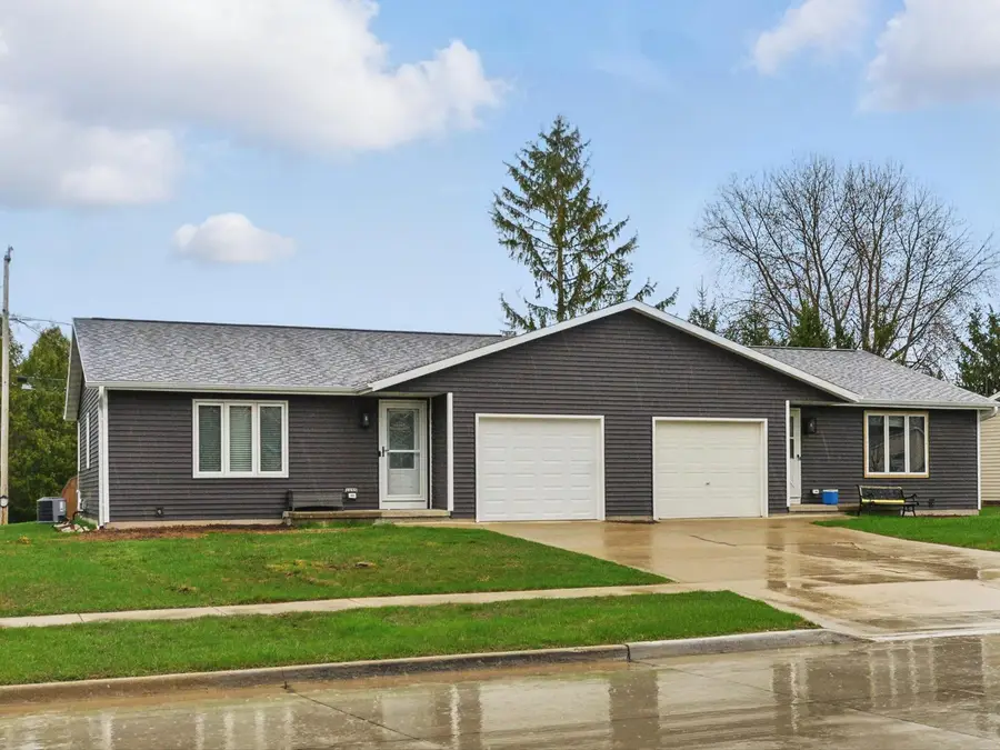 1933 Kellner St, Manitowoc, WI 54220 - Image #2