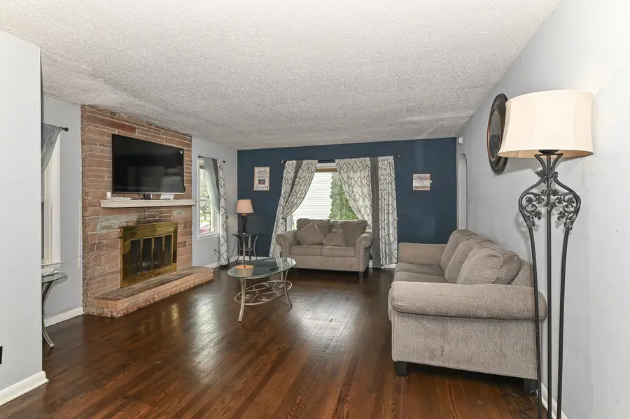 2721 S 76th St, West Allis, WI 53219 - Image #3