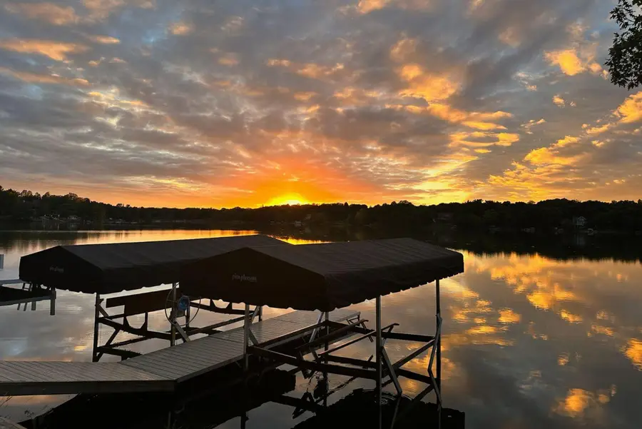 W299S10735 Pickering Dr, Mukwonago, WI 53149 - Image #2