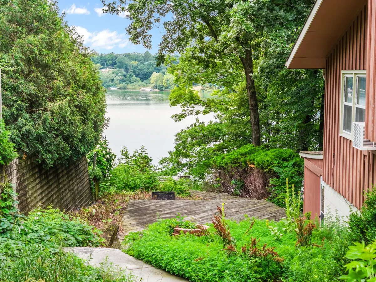 W299S10735 Pickering Dr, Mukwonago, WI 53149 - Image #1