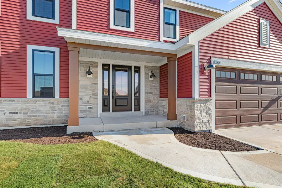 1534 Fairwinds Blvd, Mukwonago, WI 53149 - Image #2