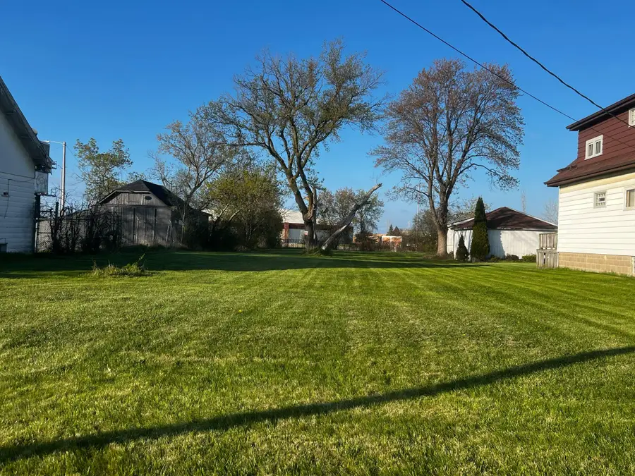8748 W Fond Du Lac Ave, Milwaukee, WI 53225 - Image #2