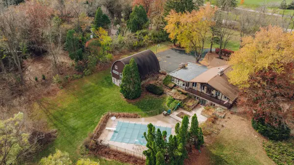 15555 Esser Ct, Brookfield, WI 53005