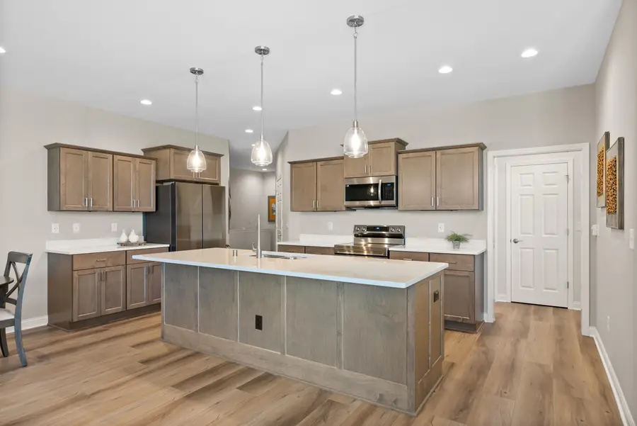 424 Standing Stone Dr, Waukesha, WI 53189 - Image #2