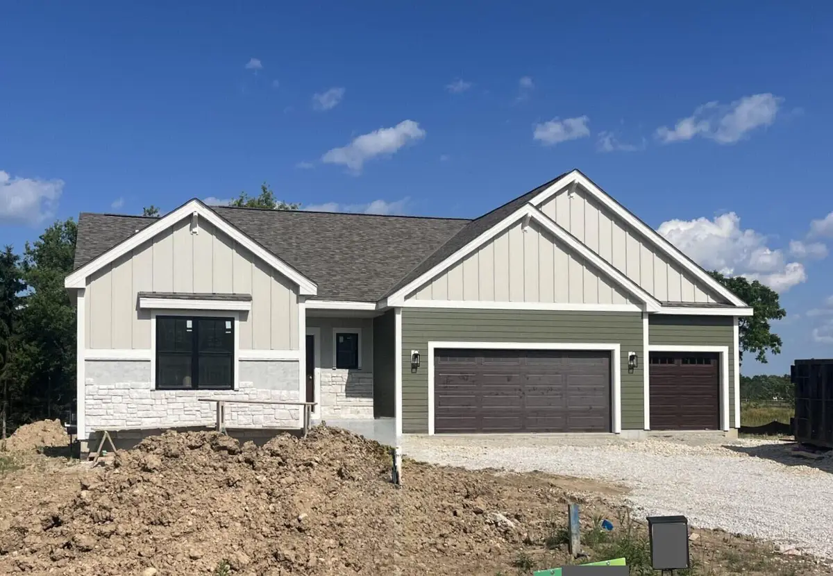 W149N11982 Red Holly Dr, Germantown, WI 53022 - Image #1