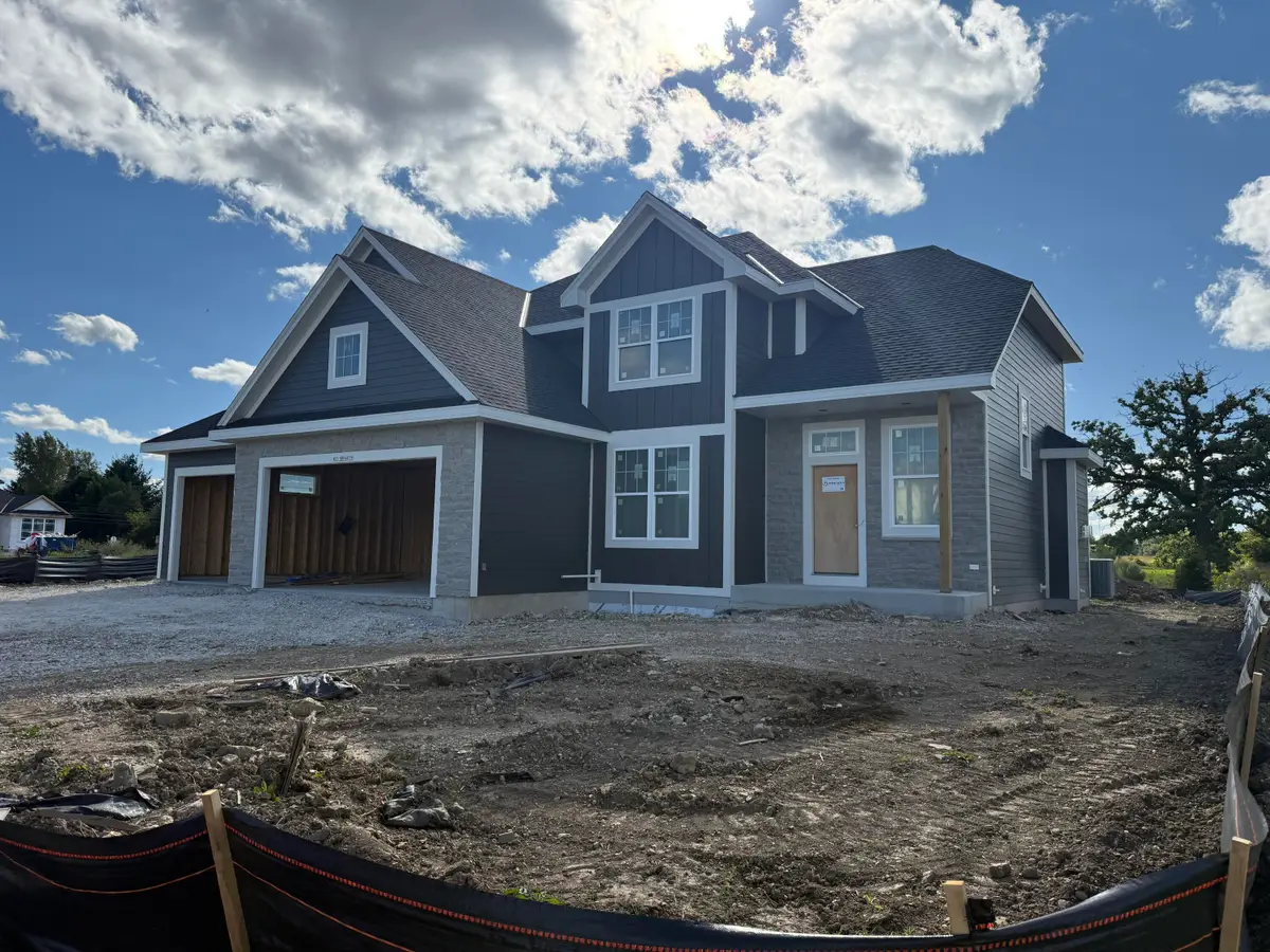 W215N4855 Kathleen Dr, Menomonee Falls, WI 53051 - Image #1