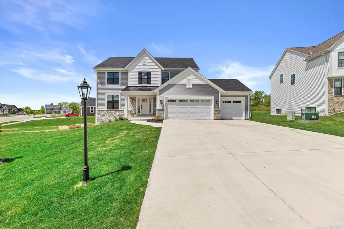 3741 Howell Oaks Dr, Waukesha, WI 53188 - Image #1