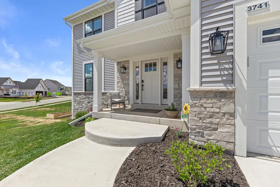 3741 Howell Oaks Dr, Waukesha, WI 53188 - Image #2