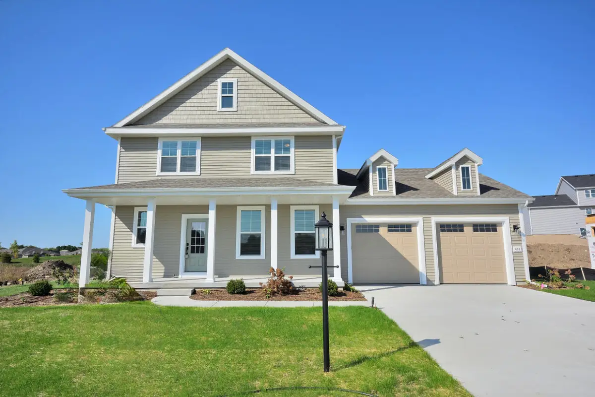 633 Standing Stone Dr, Waukesha, WI 53189 - Image #1