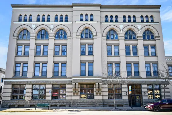 157 3rd St W, Winona, MN 55987