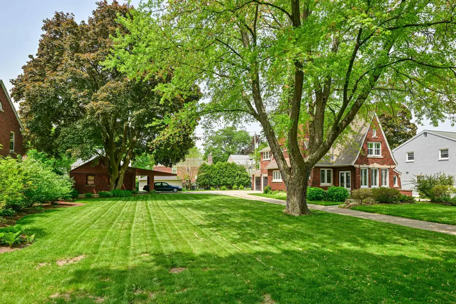 651 N 76th St, Wauwatosa, WI 53213 - Image #2