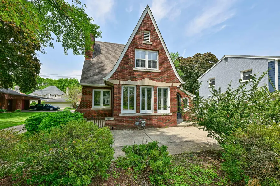 651 N 76th St, Wauwatosa, WI 53213 - Image #3