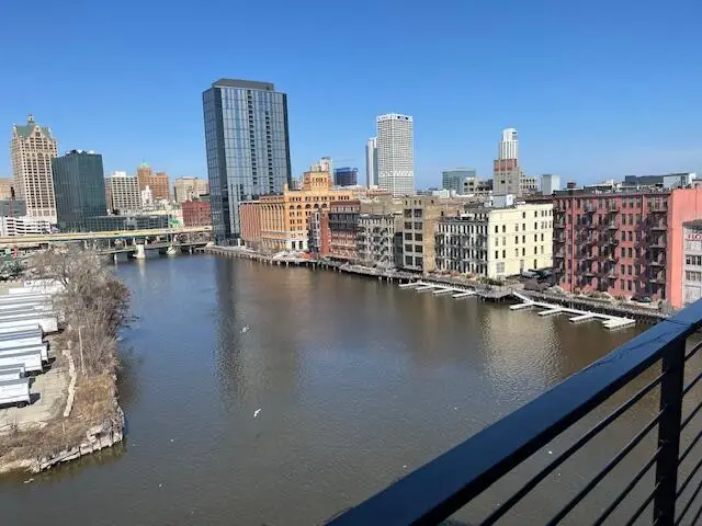 106 W Seeboth St, Milwaukee, WI 53204 - Image #1