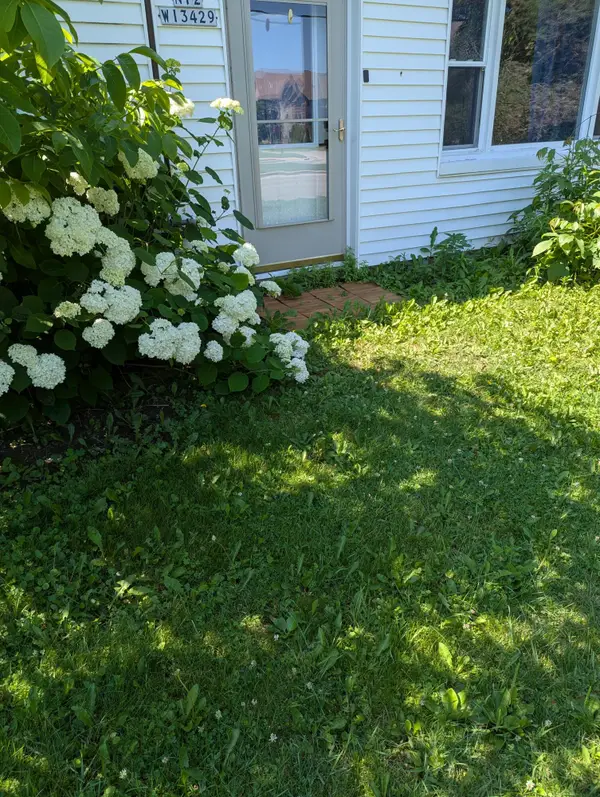 N72W13429 Good Hope Rd, Menomonee Falls, WI 53051