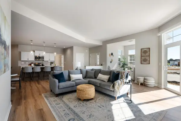 868 S Verona Cir, Grafton, WI 53024