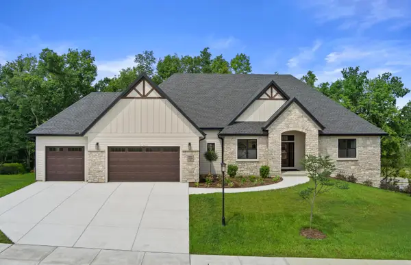 213 W Fairview Dr, Menomonee Falls, WI 53051