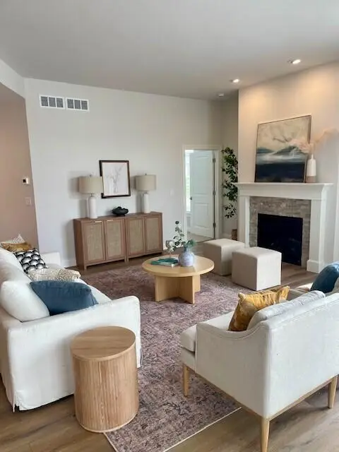 847 N Verona Cir, Grafton, WI 53024 - Image #2