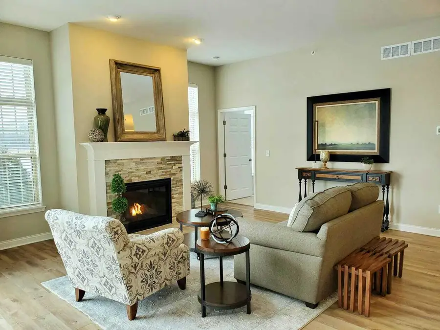 847 N Verona Cir, Grafton, WI 53024 - Image #2