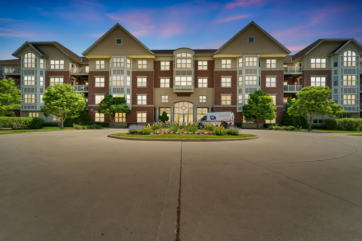 4120 S Lake Dr, Saint Francis, WI 53235 - Image #1