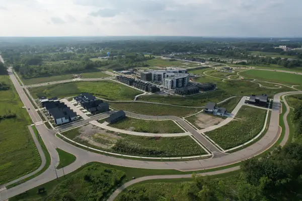 9393 S Lake Vista Pkwy, Oak Creek, WI 53154