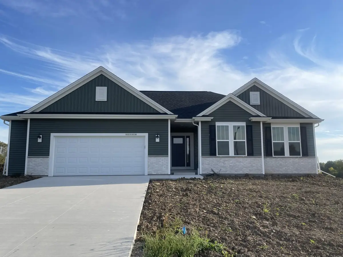 N101W16795 Gunflint Trl, Germantown, WI 53022 - Image #1