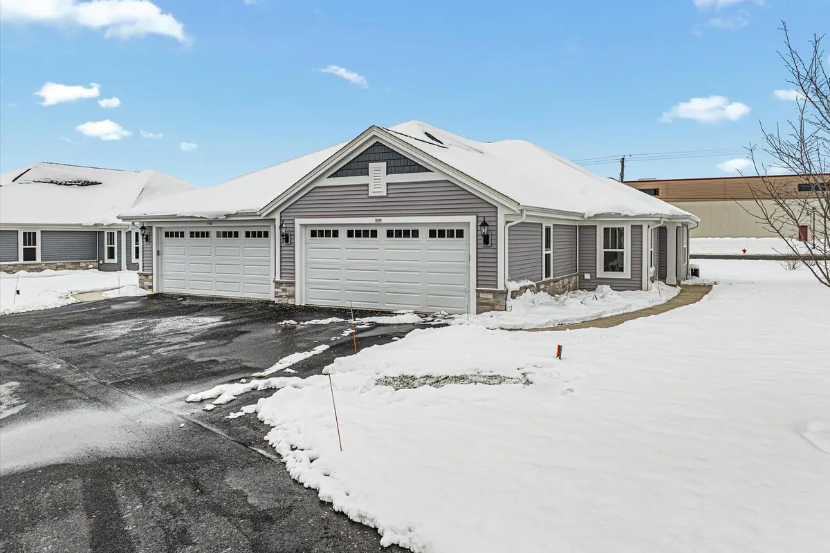 508 Hunter Oaks Blvd, Watertown, WI 53094 - Image #1