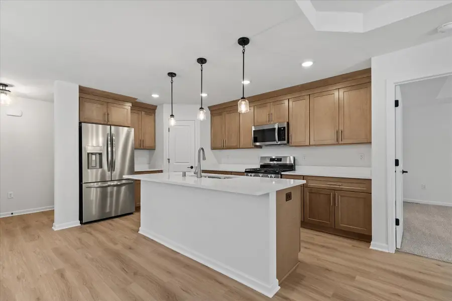 516 Hunter Oaks Blvd, Watertown, WI 53094 - Image #2