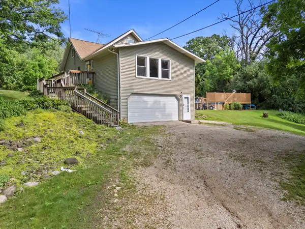 8020 Ridgeway Dr, Burlington, WI 53105