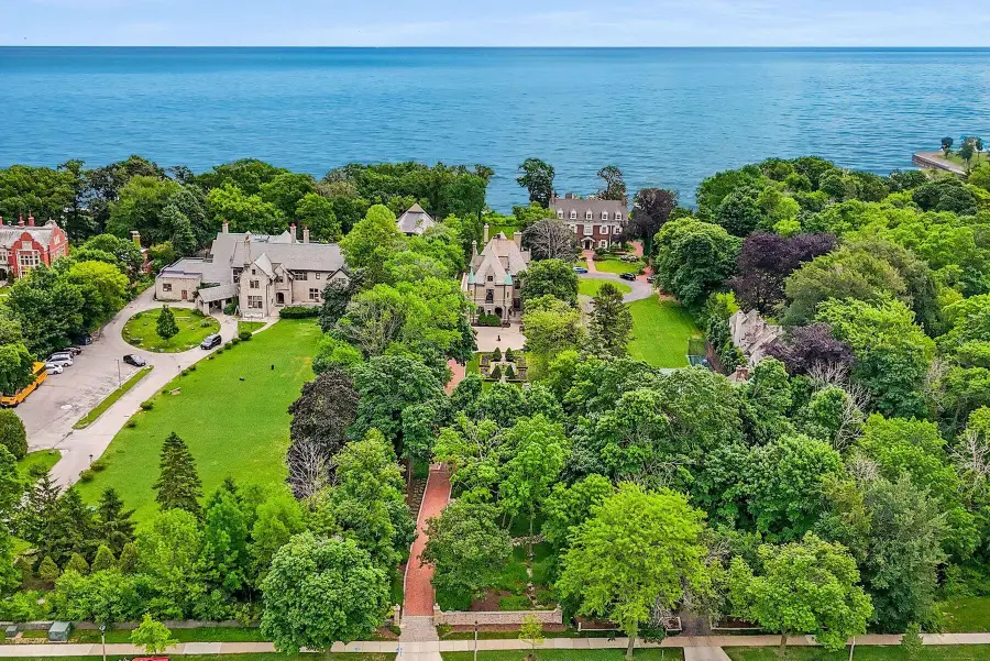 3266 N Lake Dr, Milwaukee, WI 53211 - Image #2