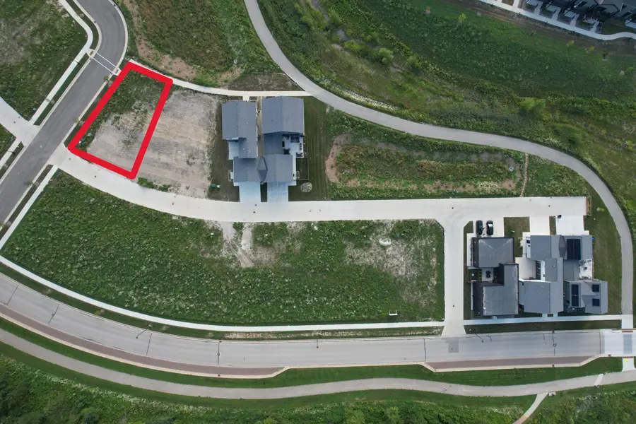 9425 S Cypress Pl, Oak Creek, WI 53154 - Image #2